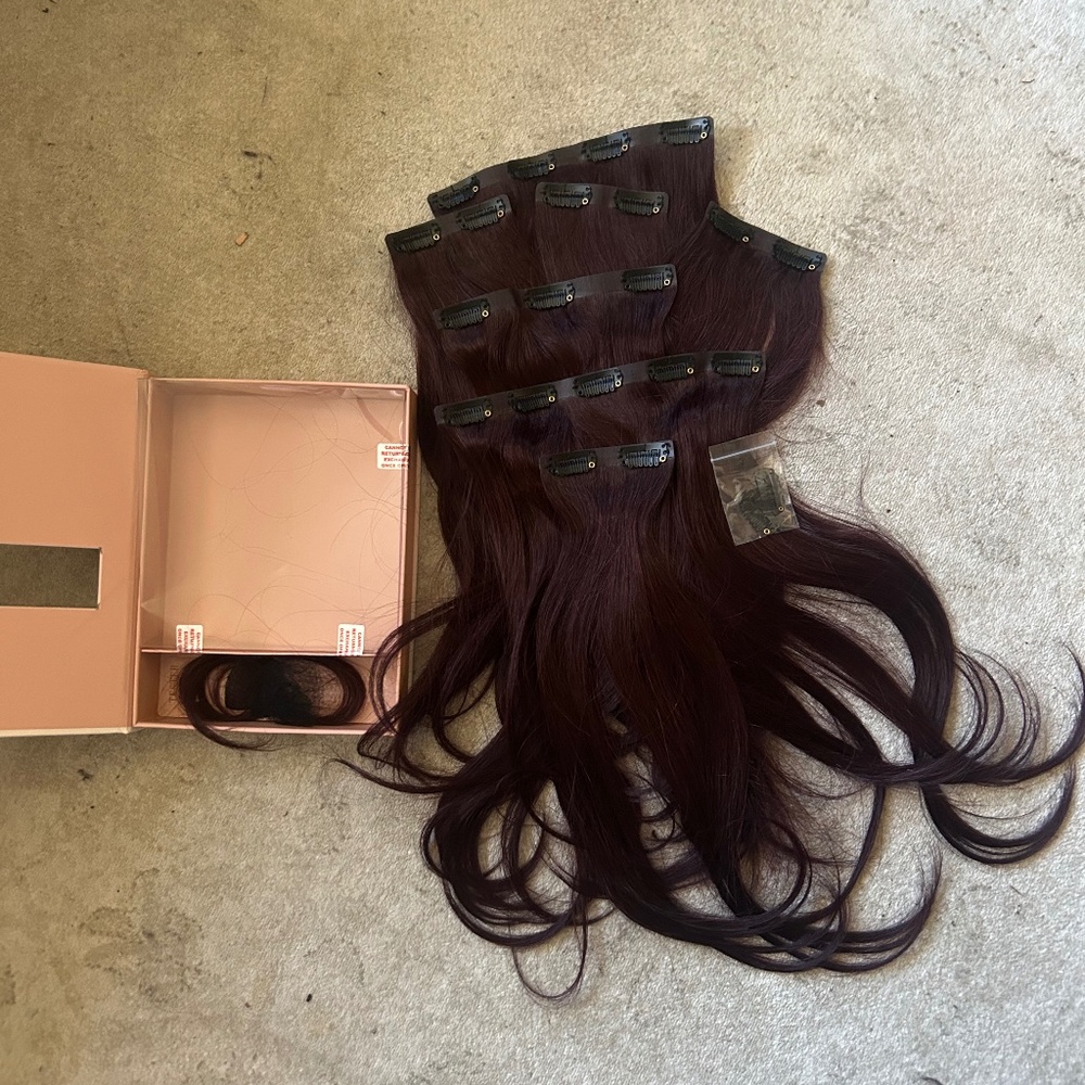 Glam seamless 16 inch clip in extensions. Midnight rose.